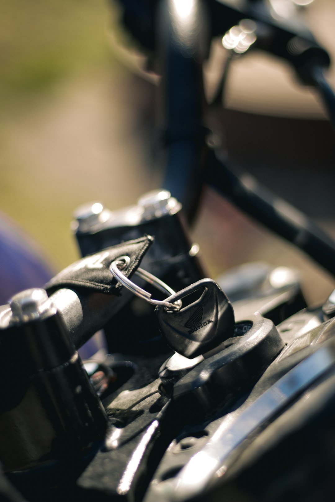 a close up view of a bicycle chain