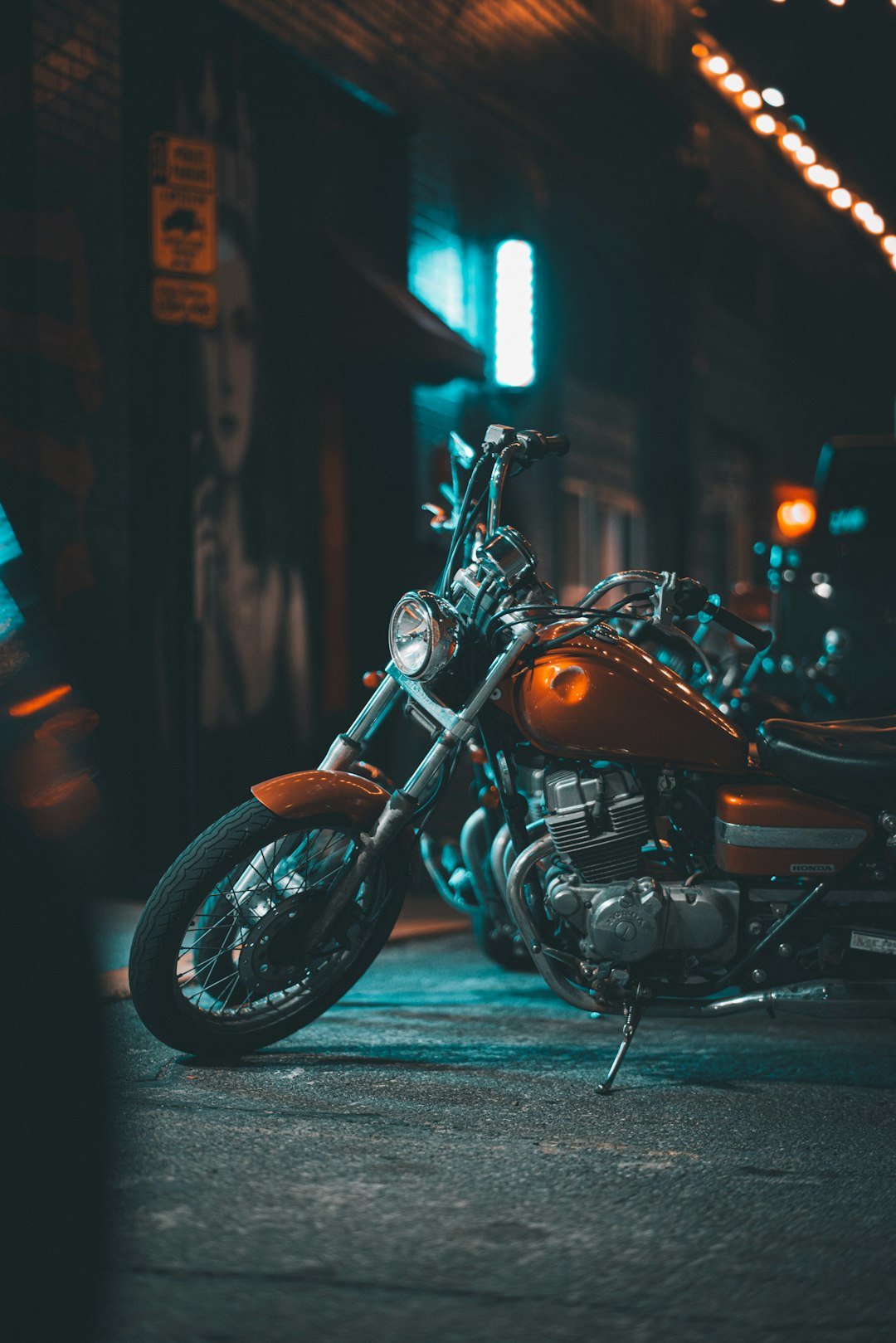 a row of motorcycles parked next to each other